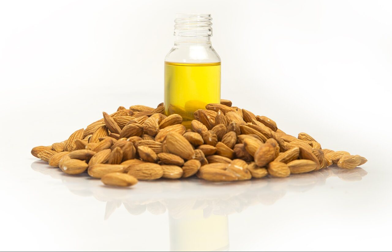 almond, almond oil, dry-3408470.jpg
